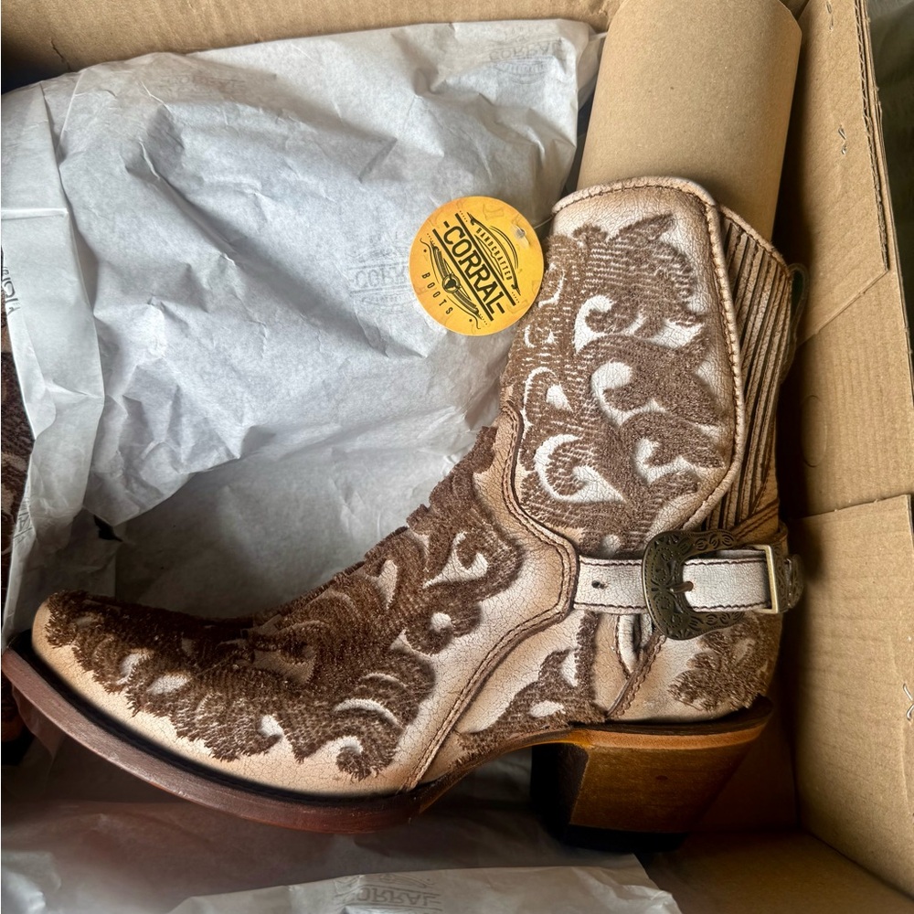 Corral Booties - Picture 2 of 6